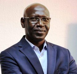 ansoumanekaba_guiter